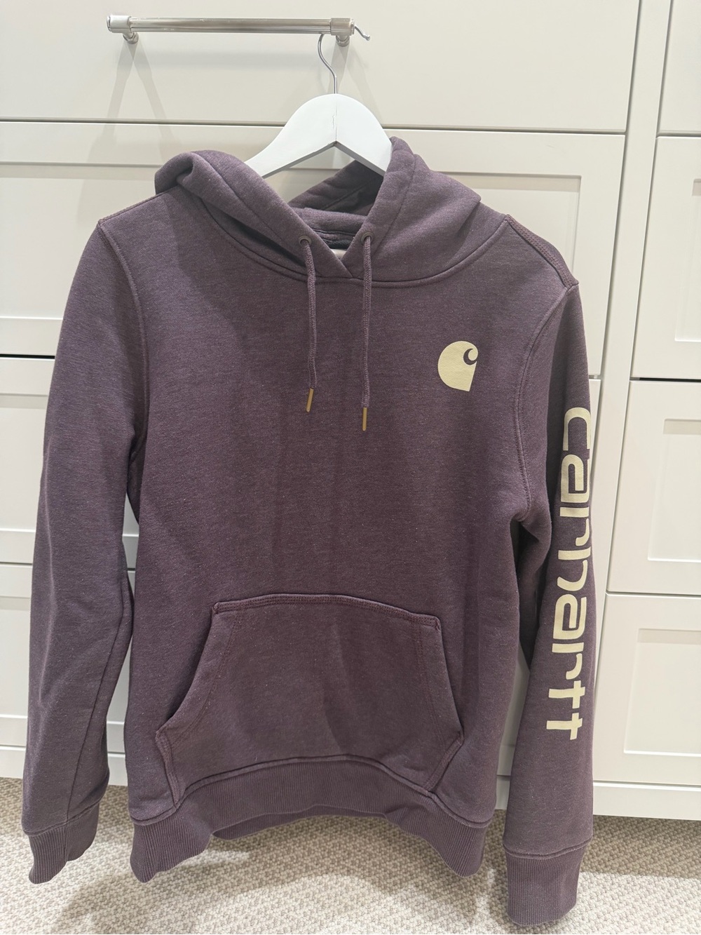 Carhartt Plum Logo Sleeve Hoodie – Women’s Medium